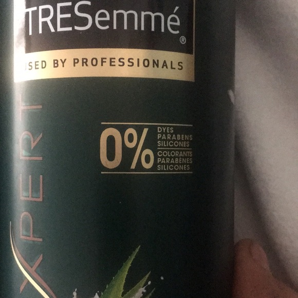 TRESemmé Nourish & Replenish Botanique Shampoo X2 Bottles 739ml - Picture 5 of 6